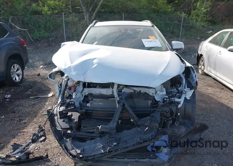 2022 Toyota Corolla Cross Xle z USA, uszkodzony, nr VIN 7MUEAAAG2NV026579